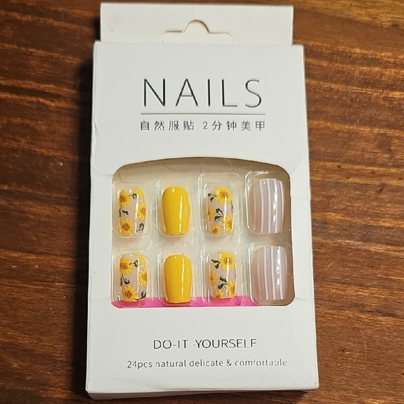Yellow Floral DIY Nail Set - Picture 1 of 2
